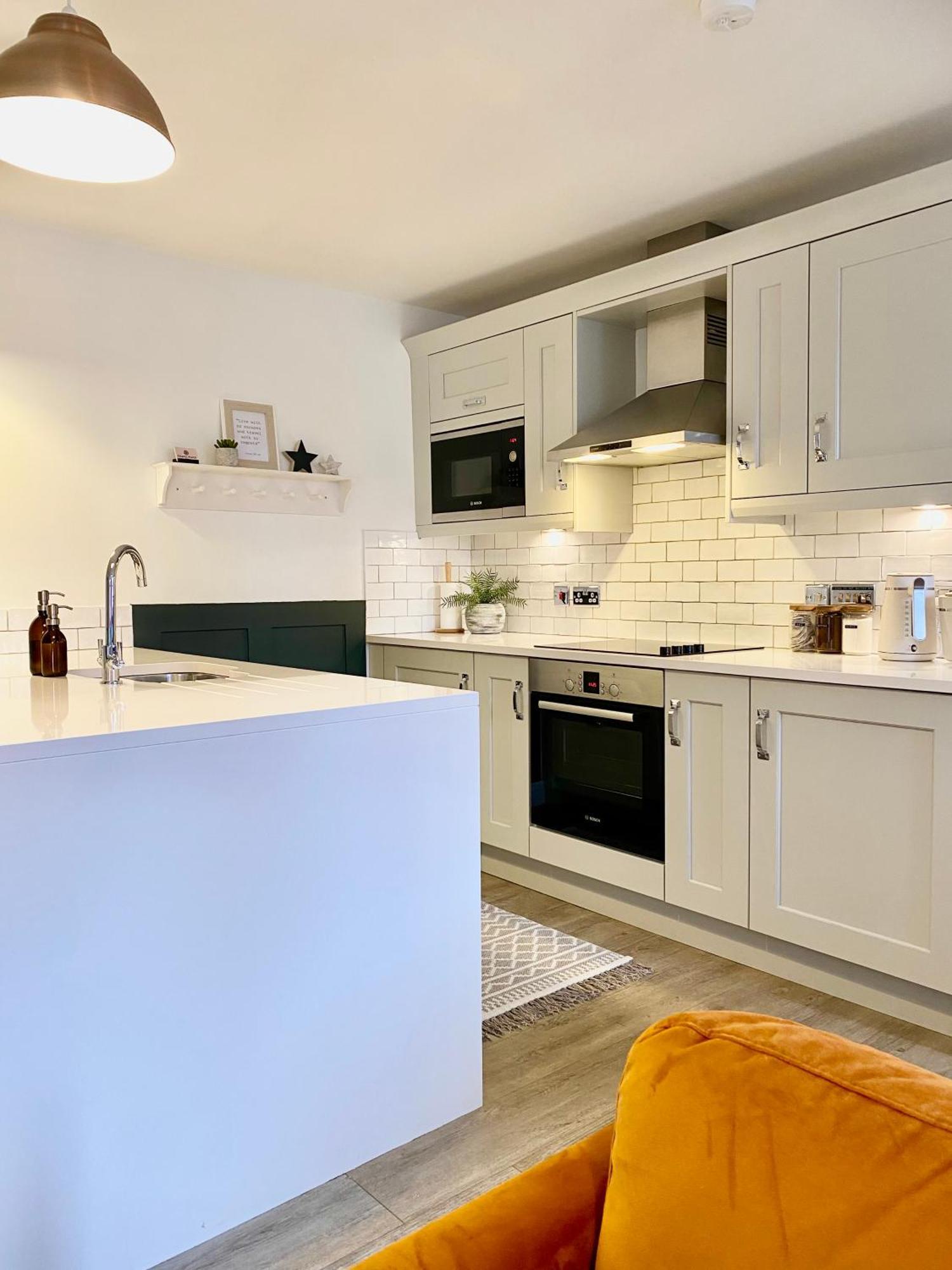 Boutique Chapel Apartment Within City Walls Честър Екстериор снимка