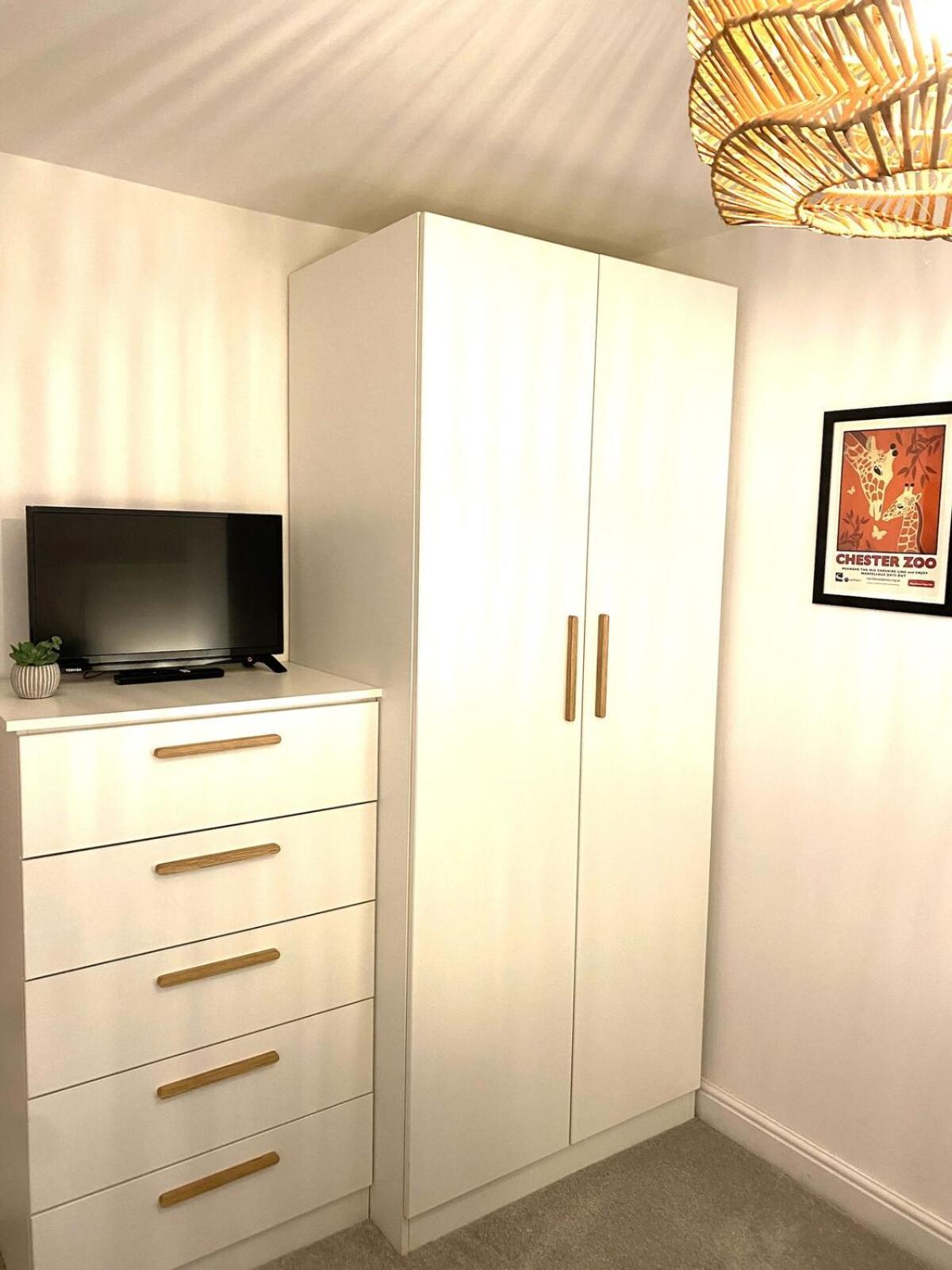 Boutique Chapel Apartment Within City Walls Честър Екстериор снимка