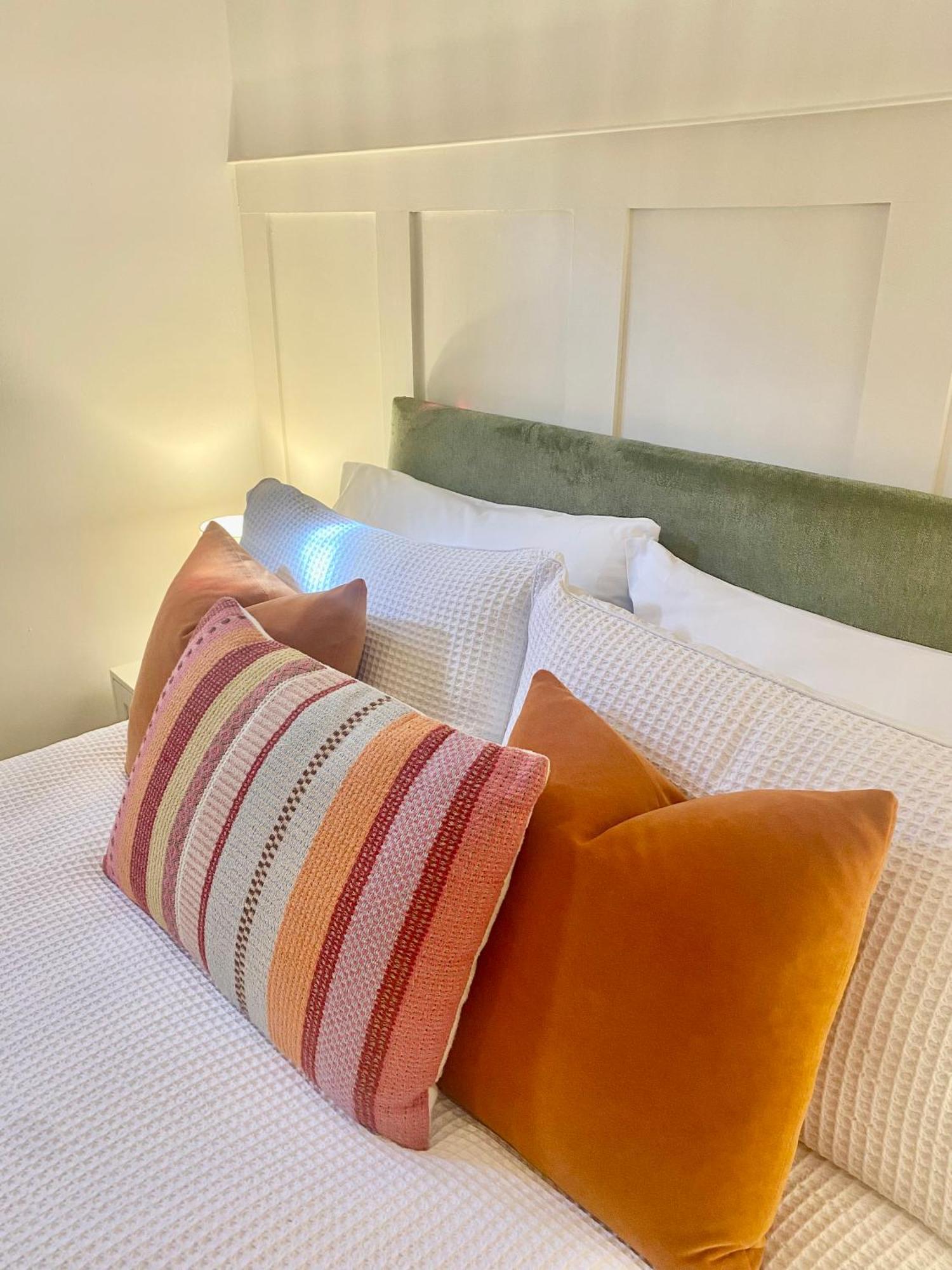 Boutique Chapel Apartment Within City Walls Честър Екстериор снимка